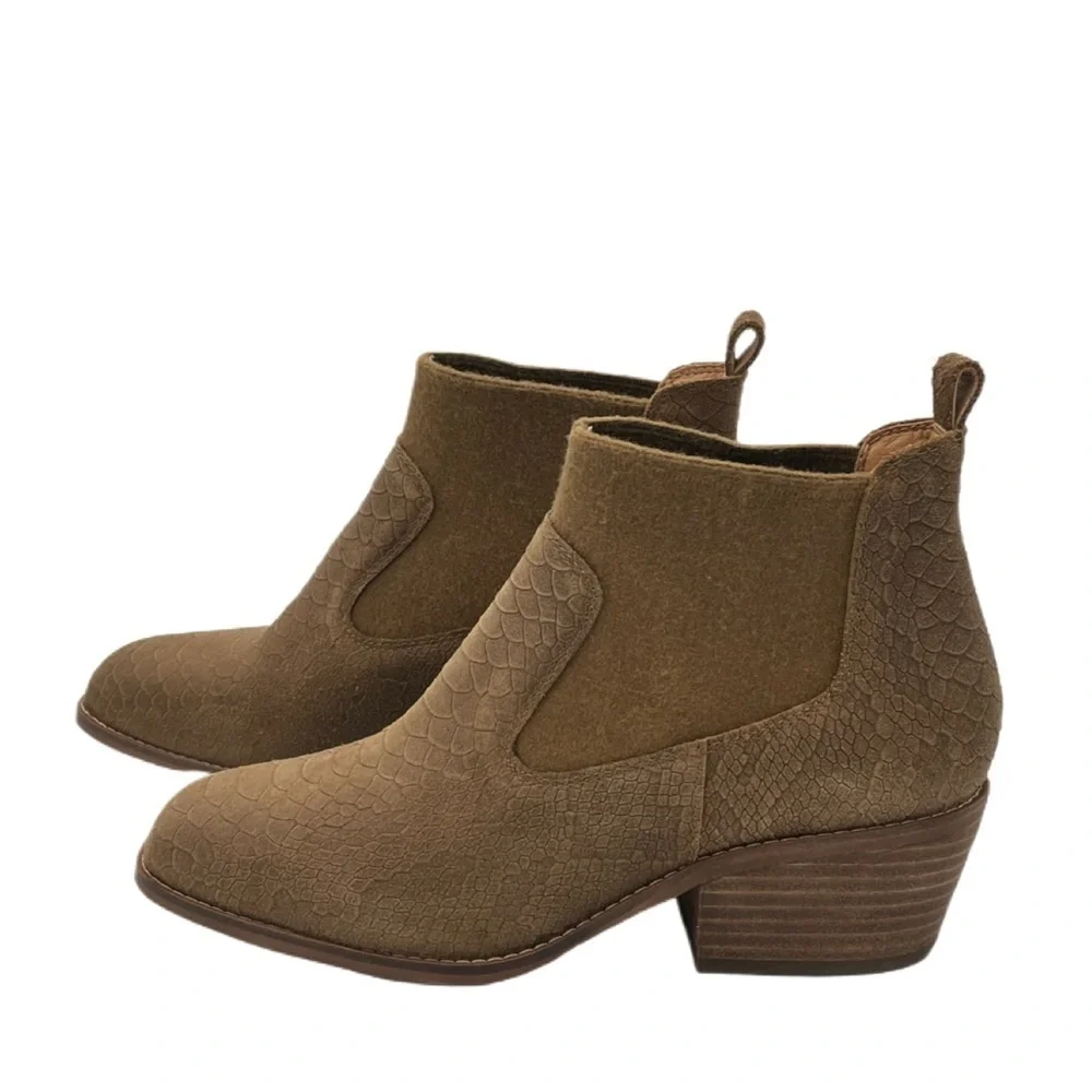 Crown Vintage Women Giancita Chelsea Bootie, Snake Print, Size 7.5, Camel